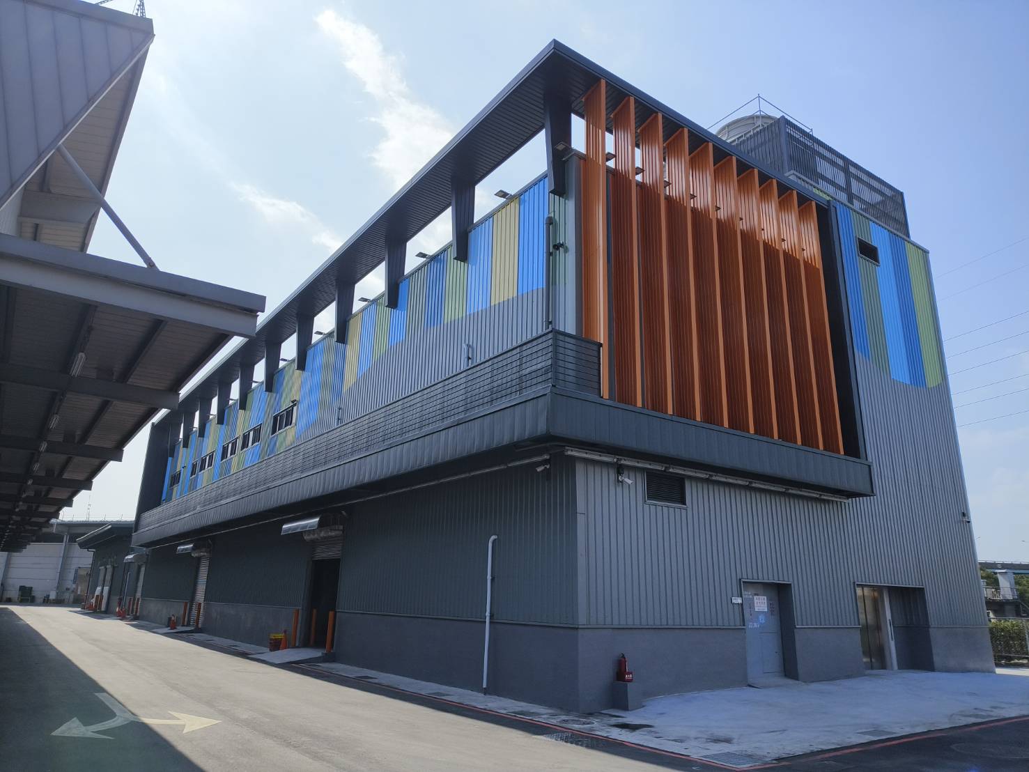 板橋市場冷鏈物流中心工廠外部景觀側拍